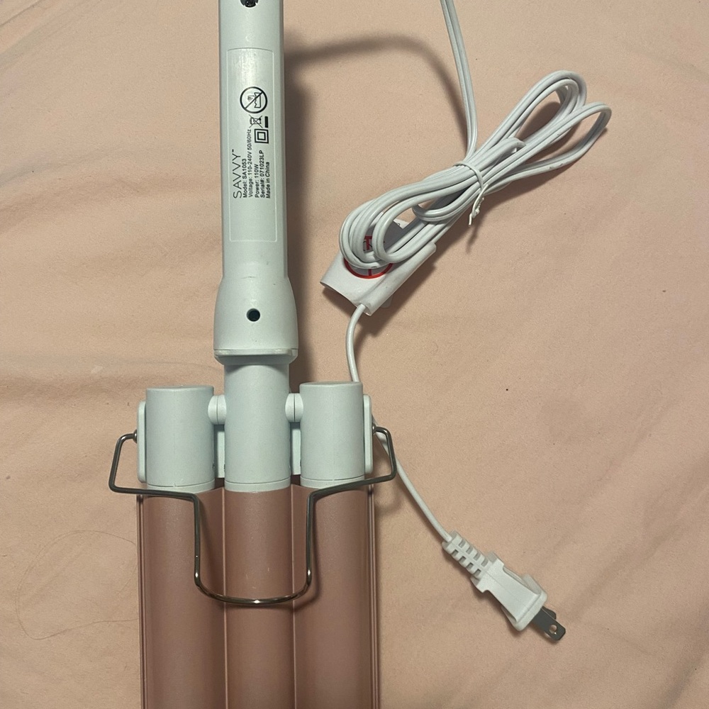 Savvy Dual Barrel Hair Waver in Rose Gold and White